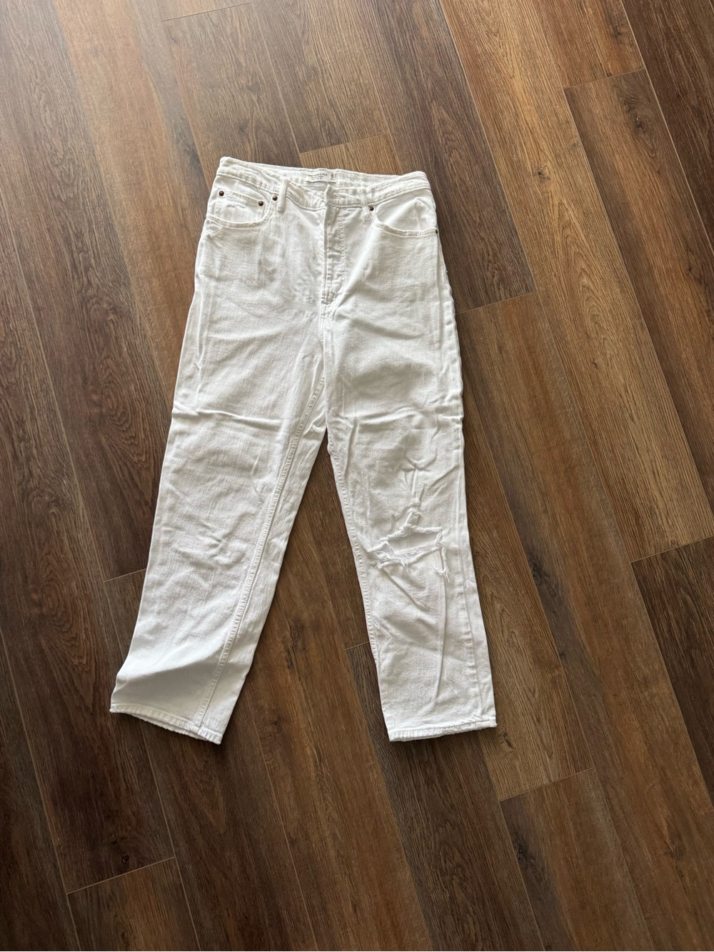 Abercrombie white jeans sz 32”